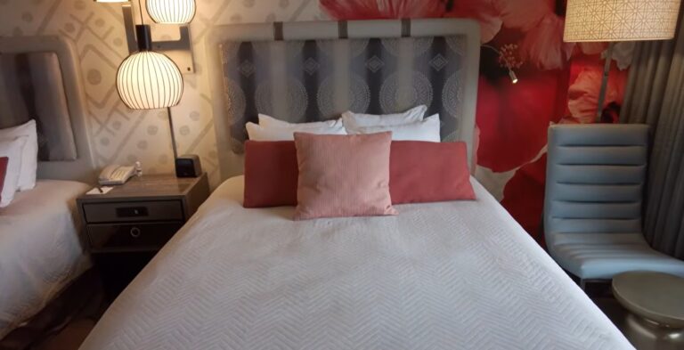 Loews Royal Pacific Resort 7 768x393