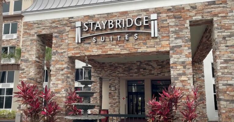 Staybridge Royale Parc 1 768x400