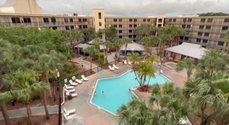 Staybridge Royale Parc 2 768x422