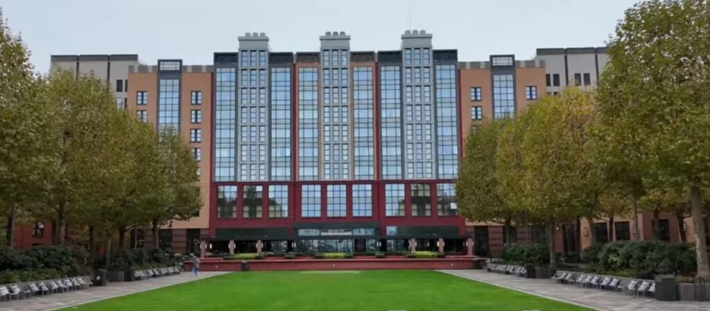 Disneys Hotel New York 2 1024x448